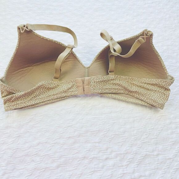BUY 1 GET ONE FREE Warners 34d wire free comfortable every day bra tan and white - Picture 5 of 9